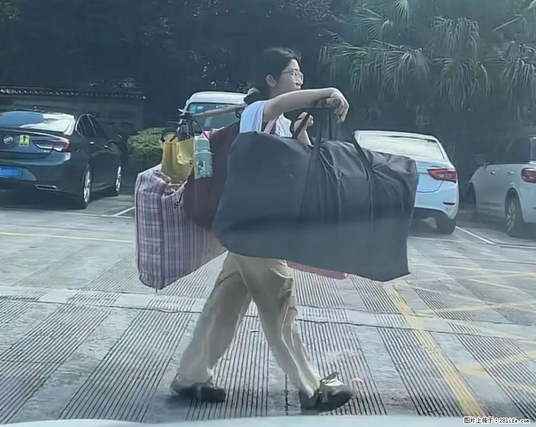 全网追的“扁担女孩”,找了一份暑假工,时薪12元 - 恩施生活资讯 - 恩施28生活网 es.28life.com