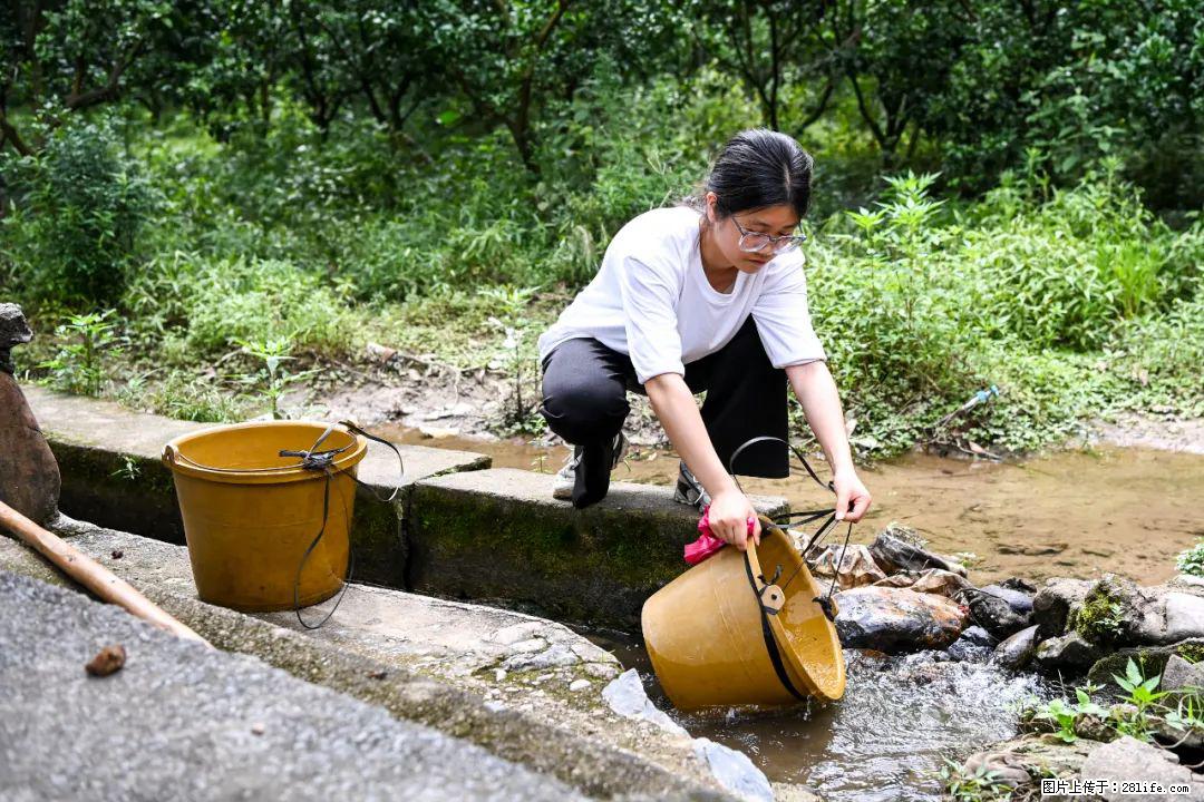 全网追的“扁担女孩”,找了一份暑假工,时薪12元 - 恩施生活资讯 - 恩施28生活网 es.28life.com
