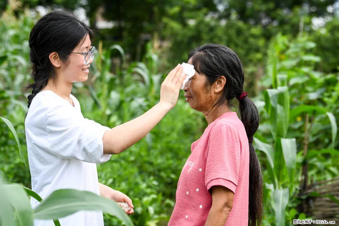 全网追的“扁担女孩”,找了一份暑假工,时薪12元 - 恩施生活资讯 - 恩施28生活网 es.28life.com